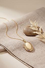 Pirinç Gold Renk Kapaklı Fotoğraf Koyulabilir Model Kadın Kolye 
BKO11265