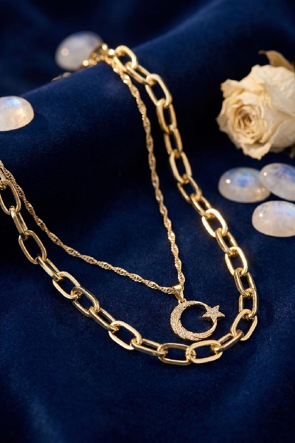 Gold Renk Pirinç Ay Yıldız Model Kombin Kadın Kolye

BKP11259